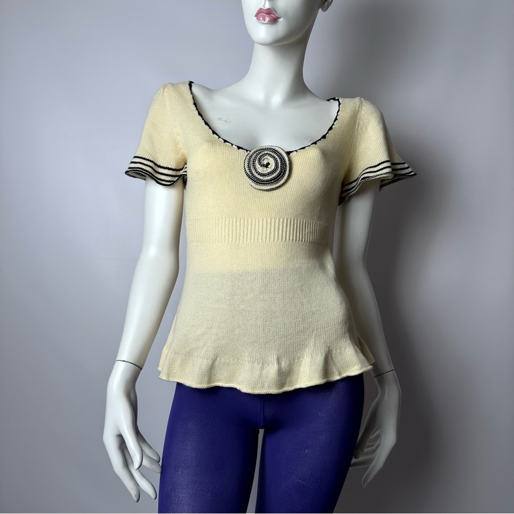 Guinevere Anthropologie Yellow Knit Contrasting Black Rosette Sweater